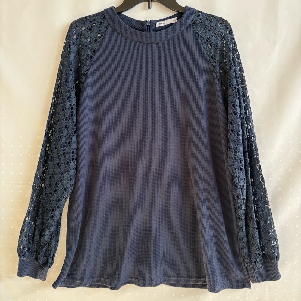 Miholl Blue Textured Lace Sleeve Top. Size XL. INV25/275